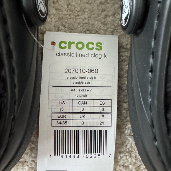 CROCS Kids Fuzzy Lined  - Black J3 - Picture 3 of 3